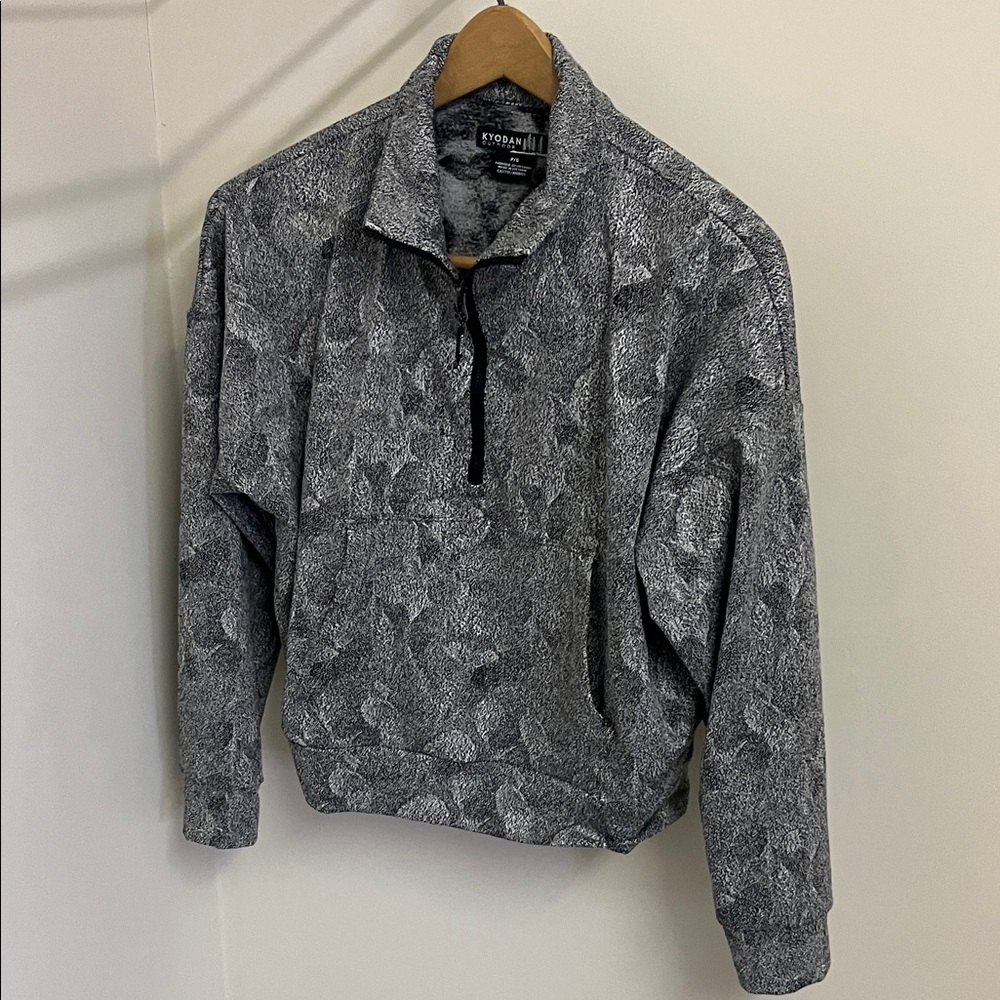 Kyodan Heathered Black and Gray Outdoor Pullover